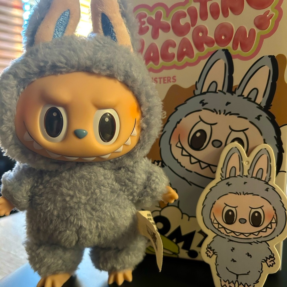 Labubu Exciting Macaron - Sea Salt Coconut